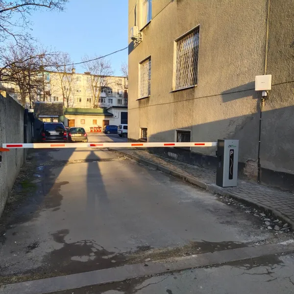 Монтаж шлагбаумів під ключ в місті Калуш — Калуська центральна лікарня
