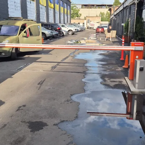 Монтаж шлагбаумів під ключ в місті Київ — приватні ремонтні бокси