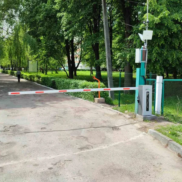 Встановлення шлагбаума в місті Овруч — Овруцька міська лікарня