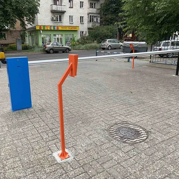 Монтаж шлагбаума в місті Черкаси - ТЦ "Смелянський"