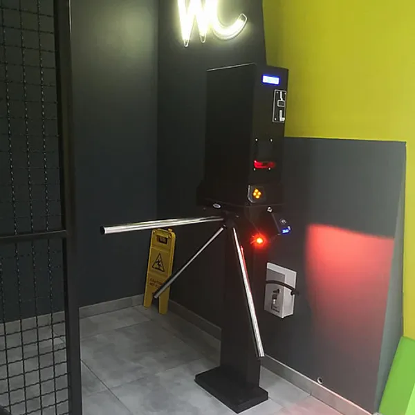 Монтаж турнікетів для платного туалету в кінотеатрі мережі FILMAX - місто Умань, київська область.
