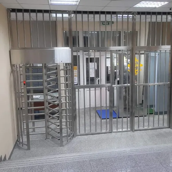 Монтаж повнозростових турнікетів в місті Київ - Управління зовнішньої розвідки України